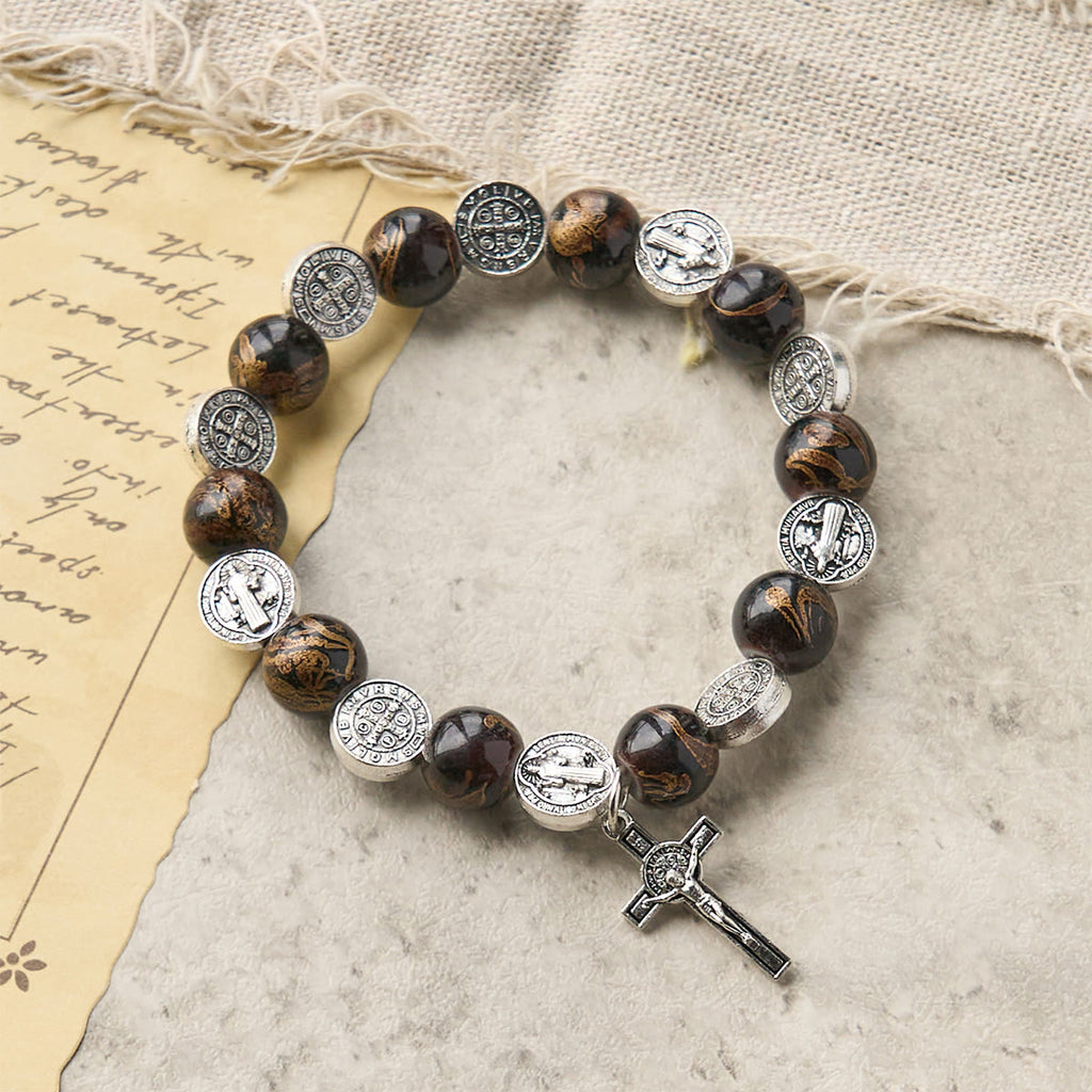 Pulsera Tricolor de Cuentas con Medalla de Plata de San Benito y Crucifijo: Arte de Fe Divina