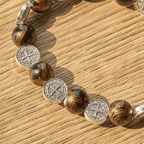 Pulsera Tricolor de Cuentas con Medalla de Plata de San Benito y Crucifijo: Arte de Fe Divina