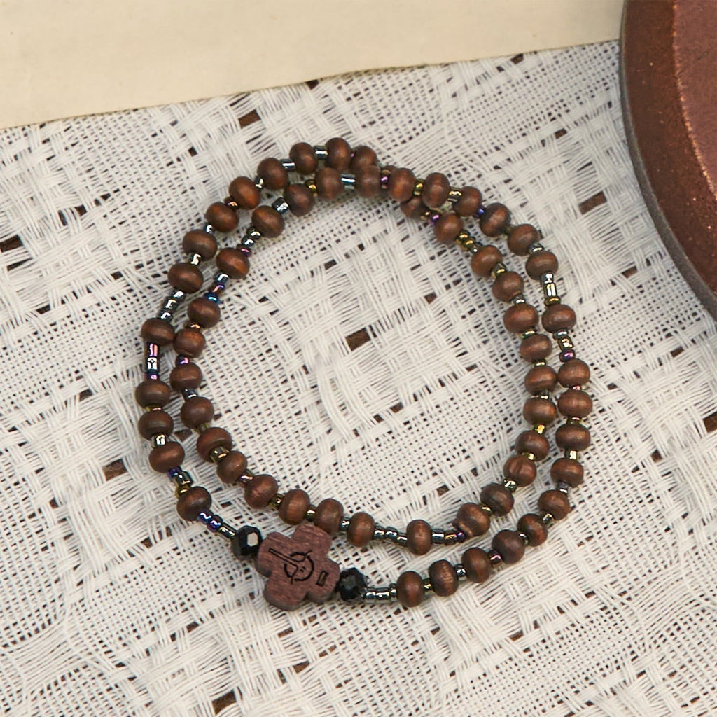 Pulsera Clásica de Cuentas de Madera con Cruz: Emblema Eterno de Fe Sobria