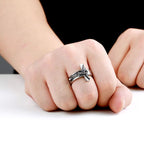 Anillo de Acero Inoxidable con Crucifijo en Relieve Vintage: Fuerza a través del Sacrificio Sagrado