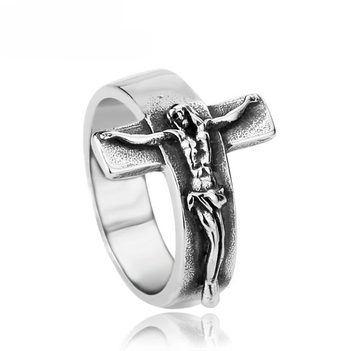 Anillo de Acero Inoxidable con Crucifijo en Relieve Vintage: Fuerza a través del Sacrificio Sagrado