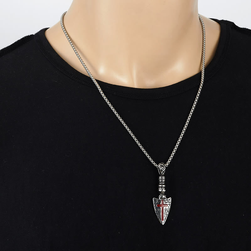 Collar de Punta de Lanza con Cruz Roja y Elementos Barrocos con Patrón Vintage