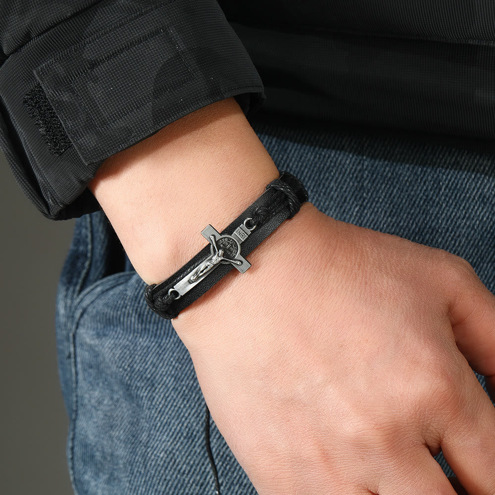 Pulsera Ajustable Clásica de Cuero Café o Negro con Crucifijo