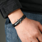 Pulsera Ajustable Clásica de Cuero Café o Negro con Crucifijo
