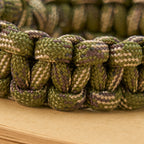 Pulsera Artesanal Duradera de Paracord de San Benito Estilo Vintage