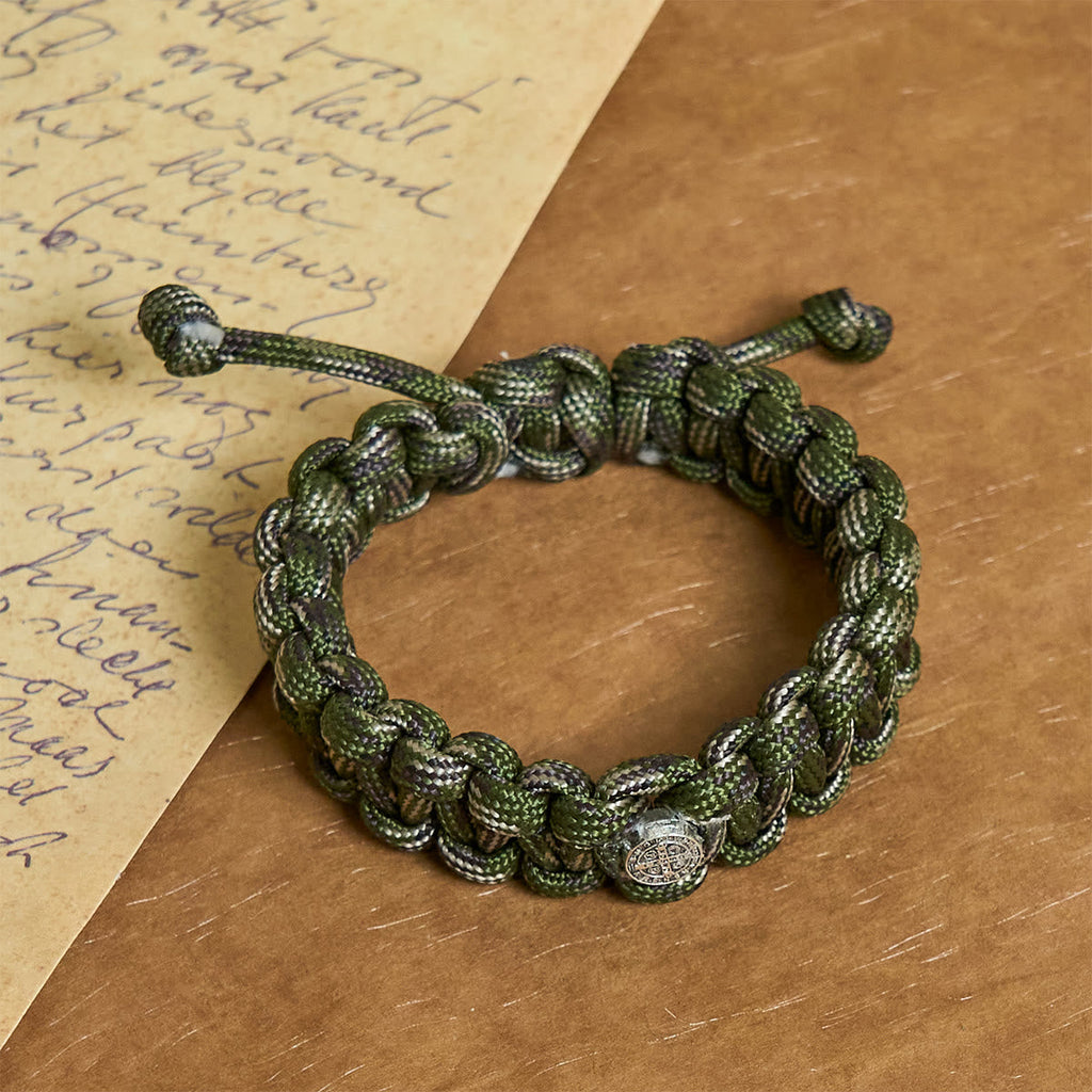 Pulsera Artesanal Duradera de Paracord de San Benito Estilo Vintage