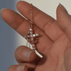 Alianza de Corona y Cruz: Collar Moderno de Cruz Coronada en Fe con Tarjeta de Regalo