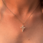 Alianza de Corona y Cruz: Collar Moderno de Cruz Coronada en Fe con Tarjeta de Regalo