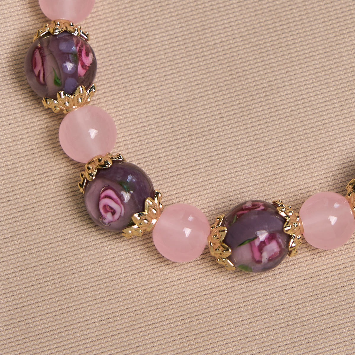Pulsera Artesanal de Cristal de Cuarzo Rosa con Camafeo de la Virgen María