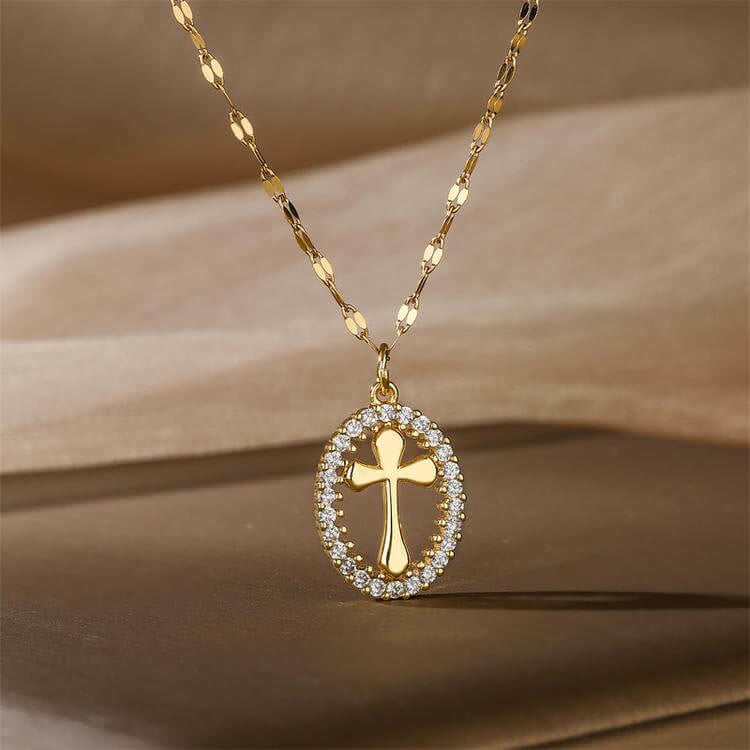 Collar Elegante de Cruz Ovalada con Halo de Cristal: Regalo Precioso de Fe