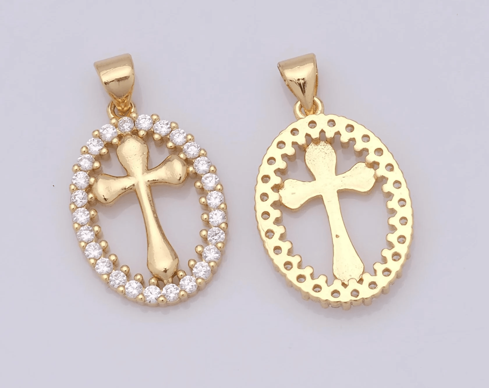 Collar Elegante de Cruz Ovalada con Halo de Cristal: Regalo Precioso de Fe