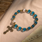 Pulseras Espirituales de Cuentas Azules Brillantes con Crucifijo Sagrado de Latón