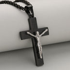 Collar Crucifijo Elegante, Símbolo de Devoción, Disponible en Cuatro Tonos