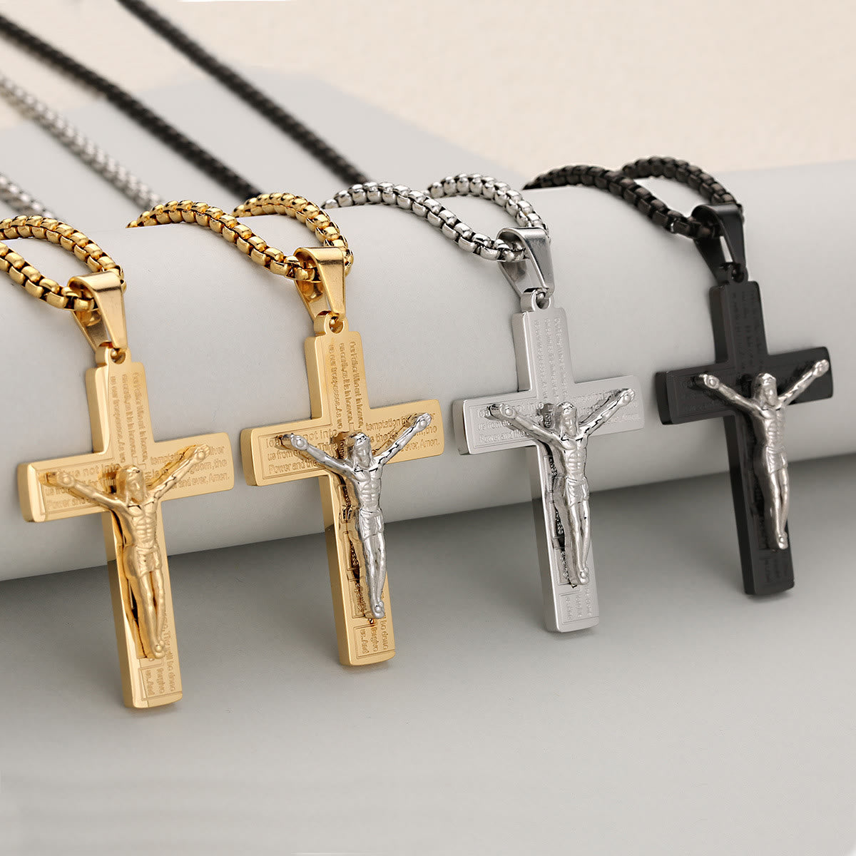 Collar Crucifijo Elegante, Símbolo de Devoción, Disponible en Cuatro Tonos
