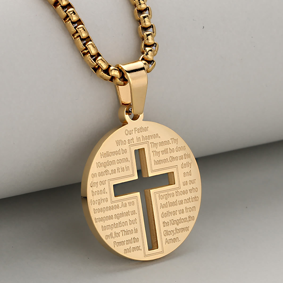 Collar con Dije de Cruz Calada con Oración Inspiradora en Tres Colores Elegantes