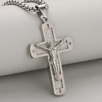 Collar con Dije Crucifijo Pulido Disponible en Cuatro Colores Eternos