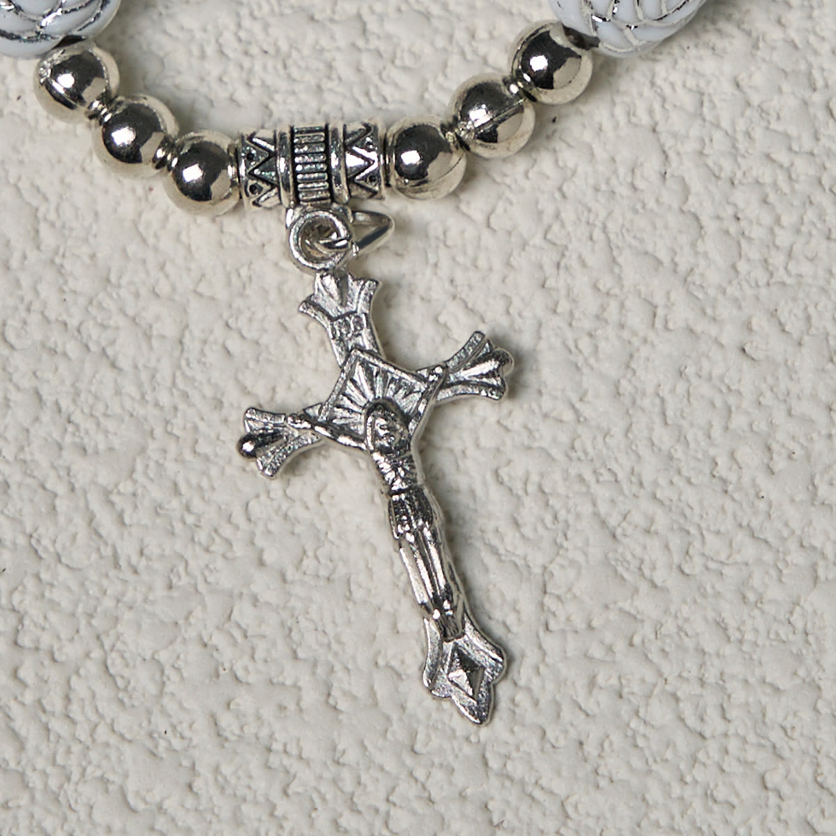 Rosario y Pulseras Devocionales de Cuentas de Rosa Blanca con la Virgen María