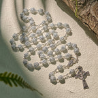 Rosario y Pulseras Devocionales de Cuentas de Rosa Blanca con la Virgen María
