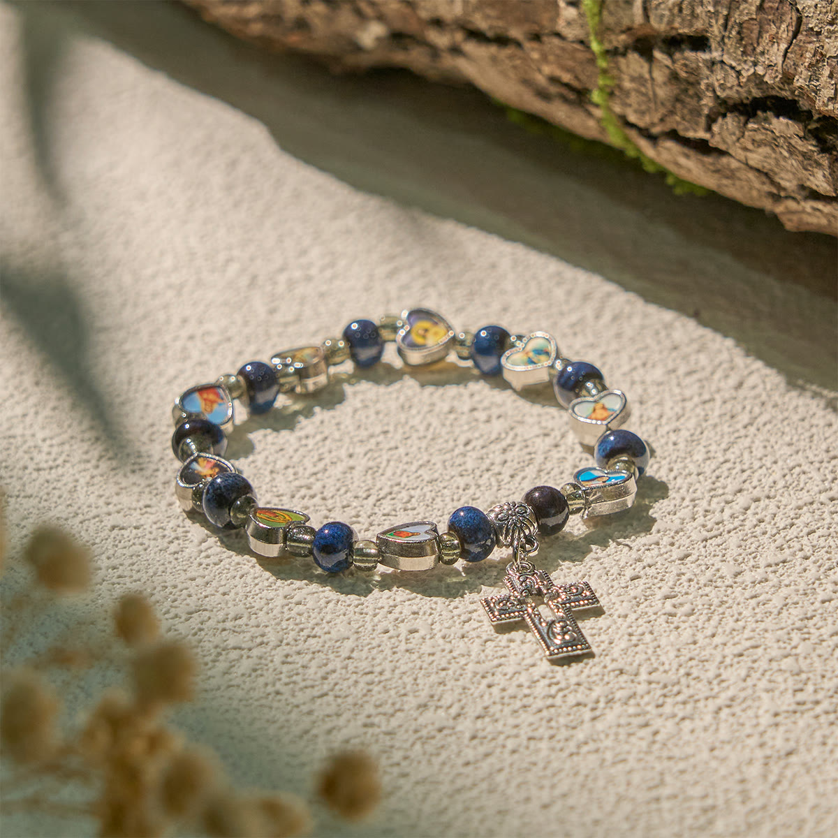 Pulseras de Cuentas de Cristal y Cerámica de Colores con Cruz y Dijes de Santos