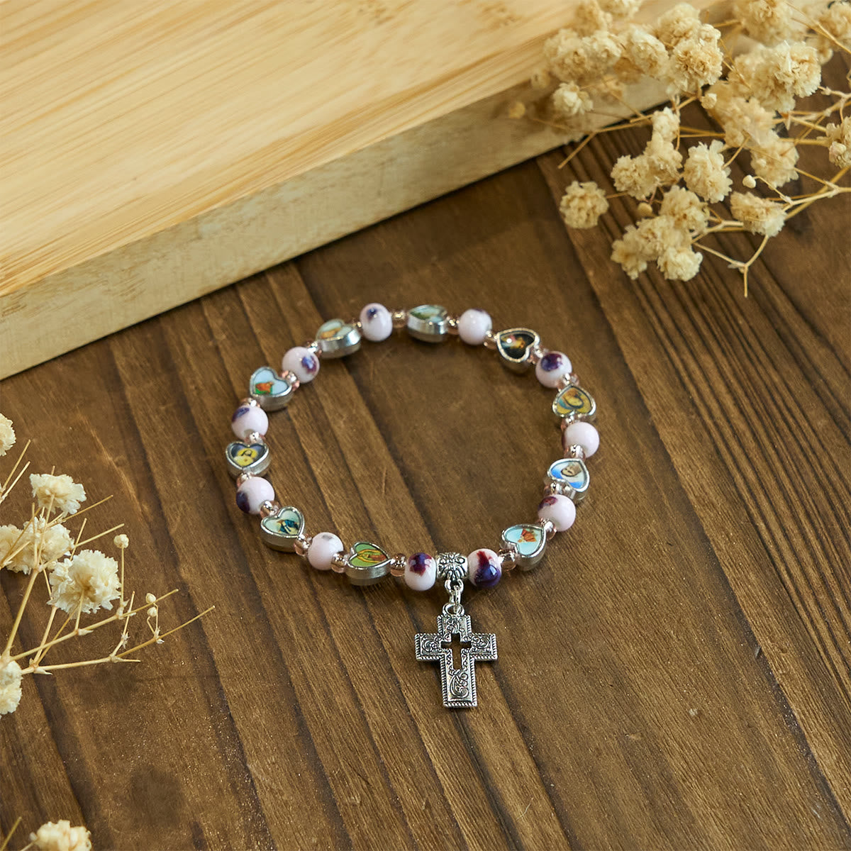 Pulseras de Cuentas de Cristal y Cerámica de Colores con Cruz y Dijes de Santos