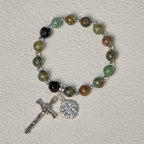 Pulseras Espirituales de Inspiración Rosario en Tonos Tierra con Crucifijo y Cruz de Jerusalén