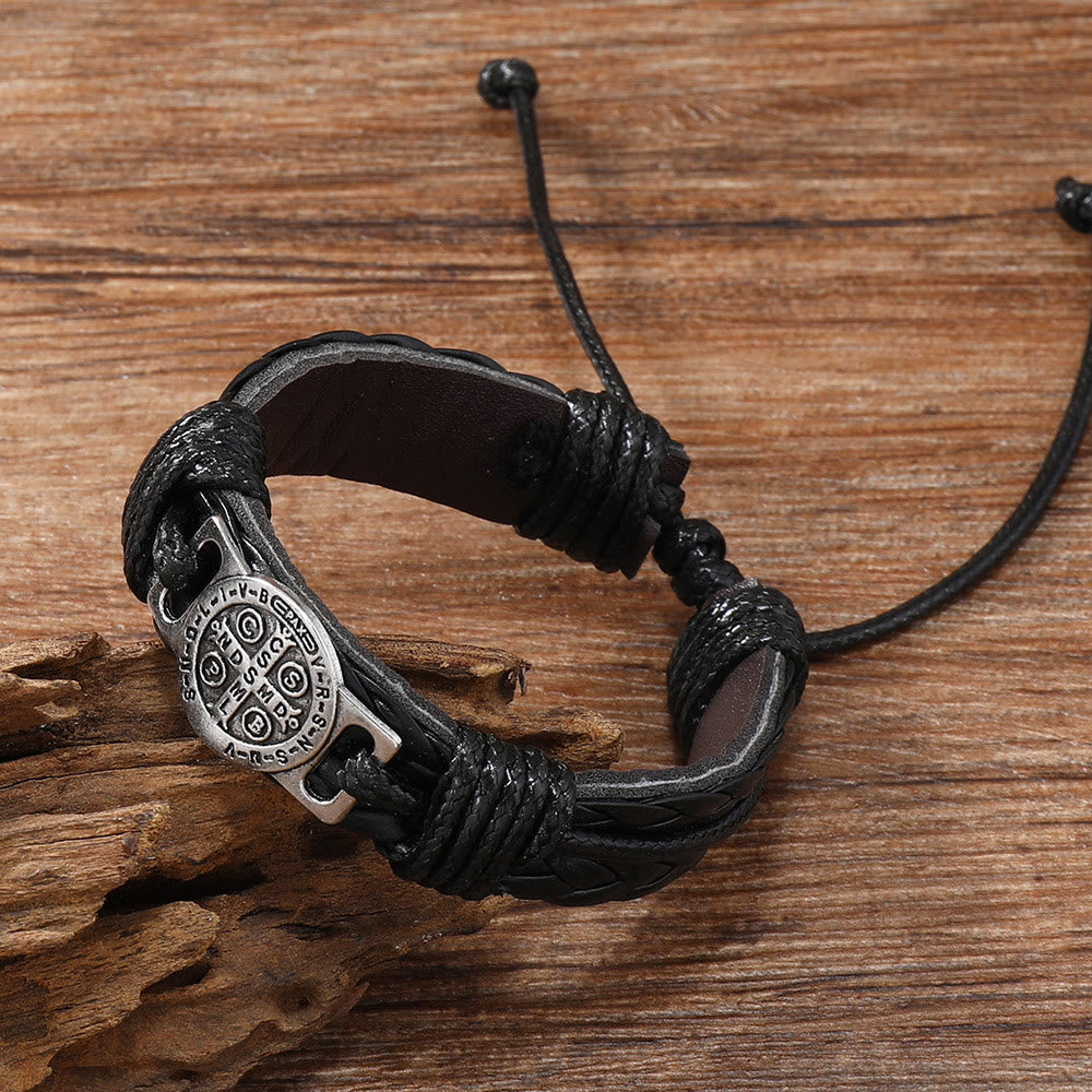 Pulsera Clásica de Cuero de San Benito en 2 Colores: Símbolo de Fe y Valor