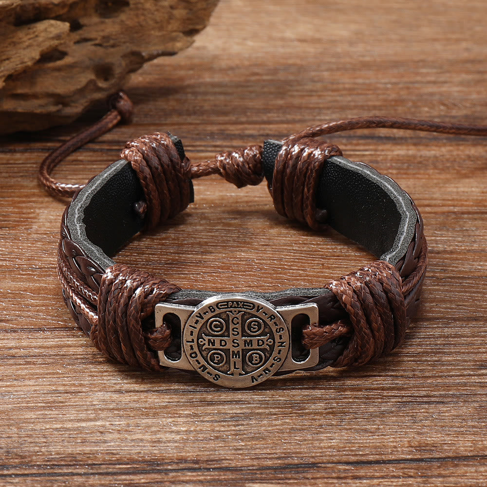 Pulsera Clásica de Cuero de San Benito en 2 Colores: Símbolo de Fe y Valor