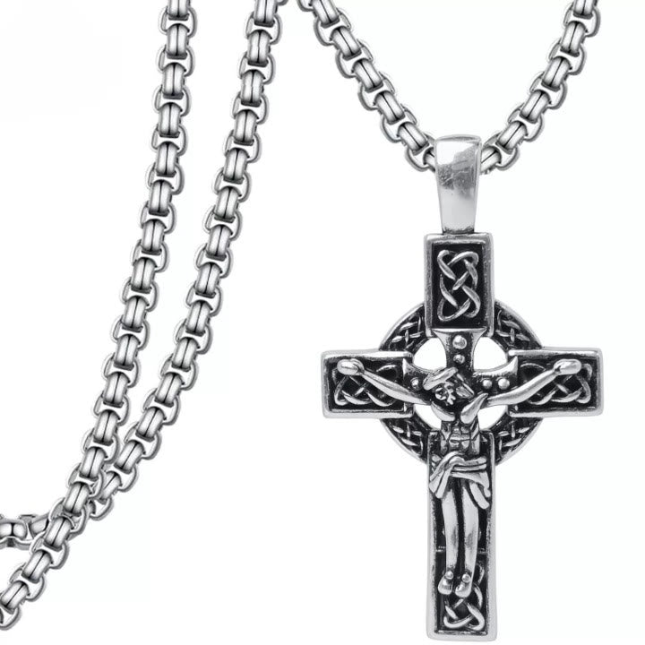 Collar con Dije Crucifijo de Nudo Celta de Fe Eterna: Cristo en la Cruz