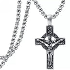 Collar con Dije Crucifijo de Nudo Celta de Fe Eterna: Cristo en la Cruz