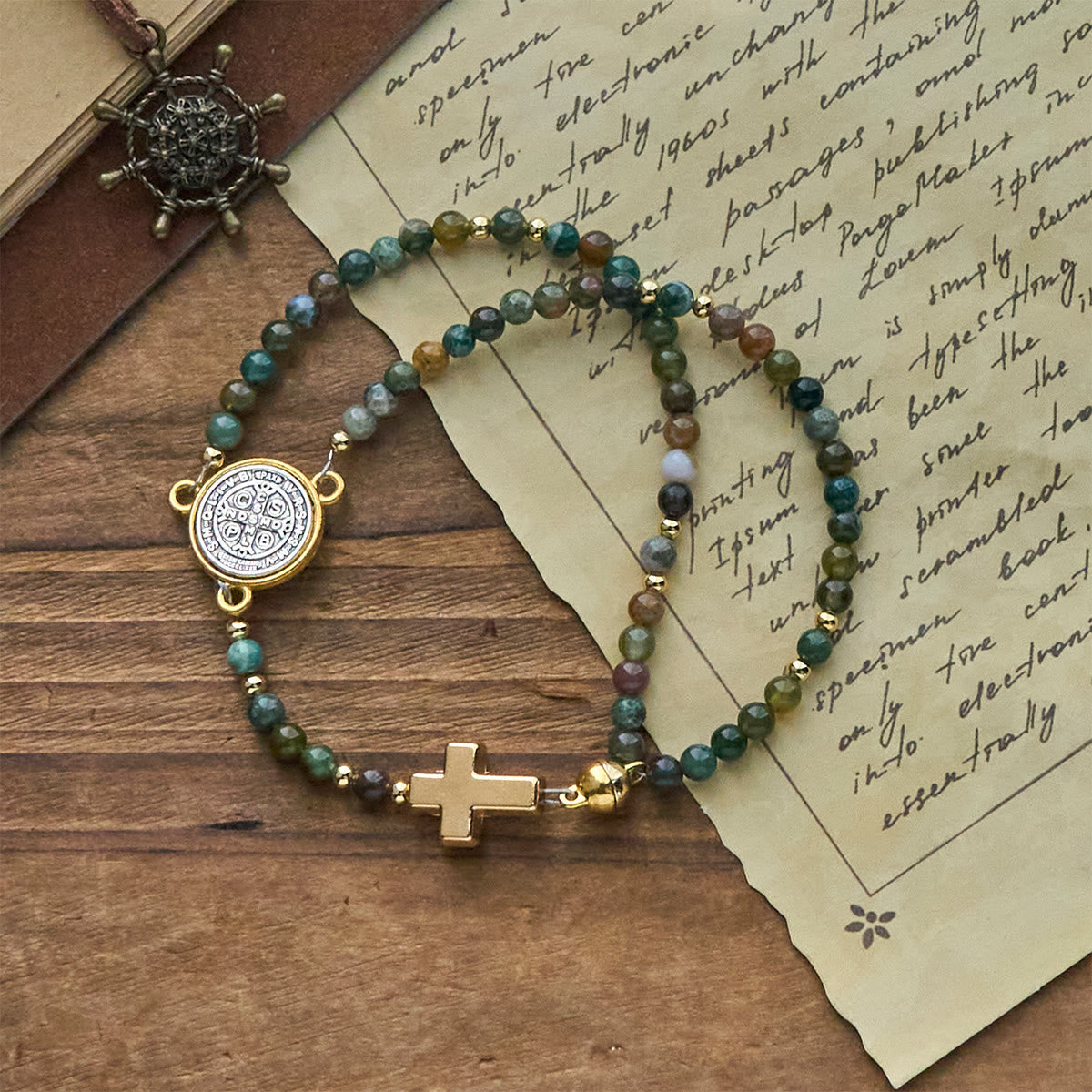 Pulseras Rosario Artesanales en Tonos Tierra con Cruz y Dije de San Benito