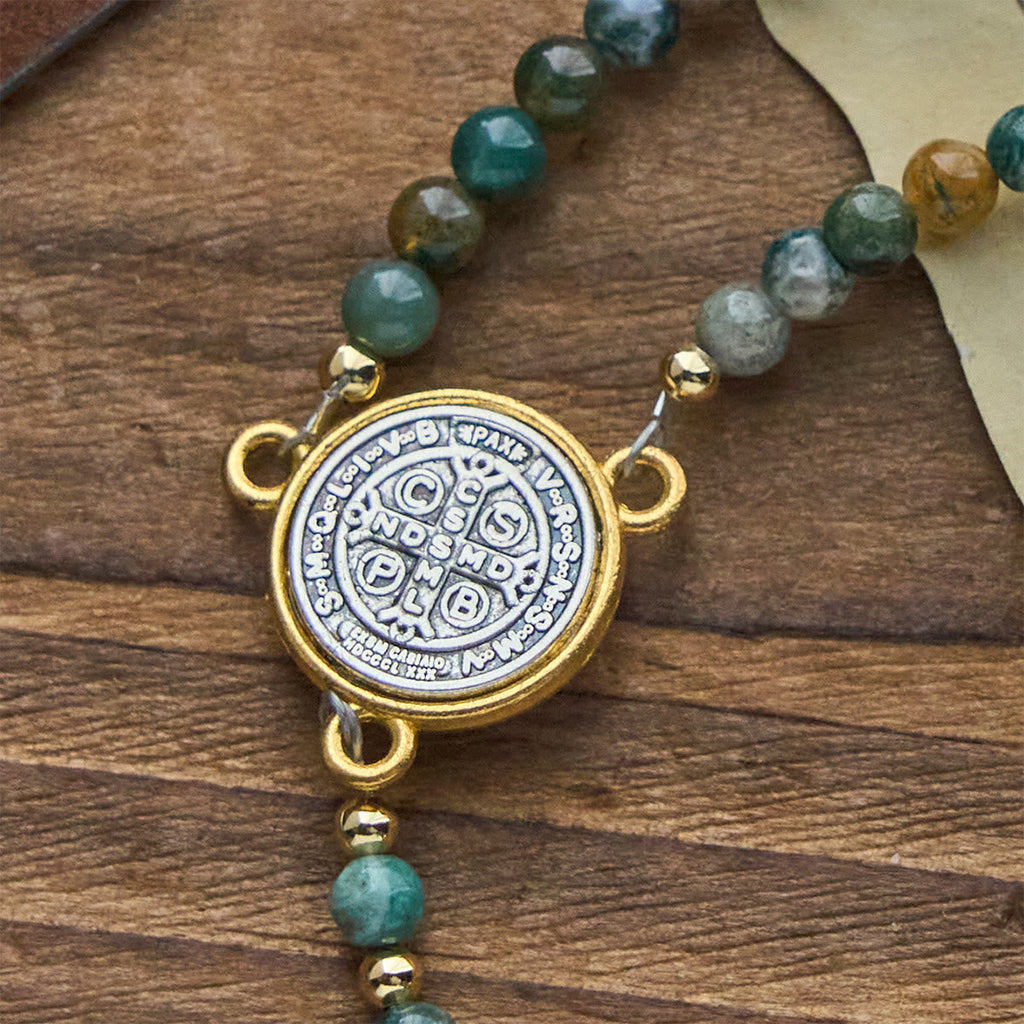 Pulseras Rosario Artesanales en Tonos Tierra con Cruz y Dije de San Benito