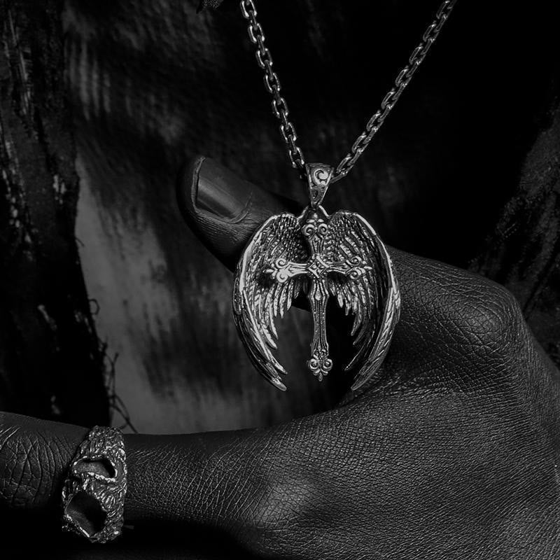 Collar con Dije de Cruz con Alas del Ángel de la Guarda: Joyería de Protección Espiritual