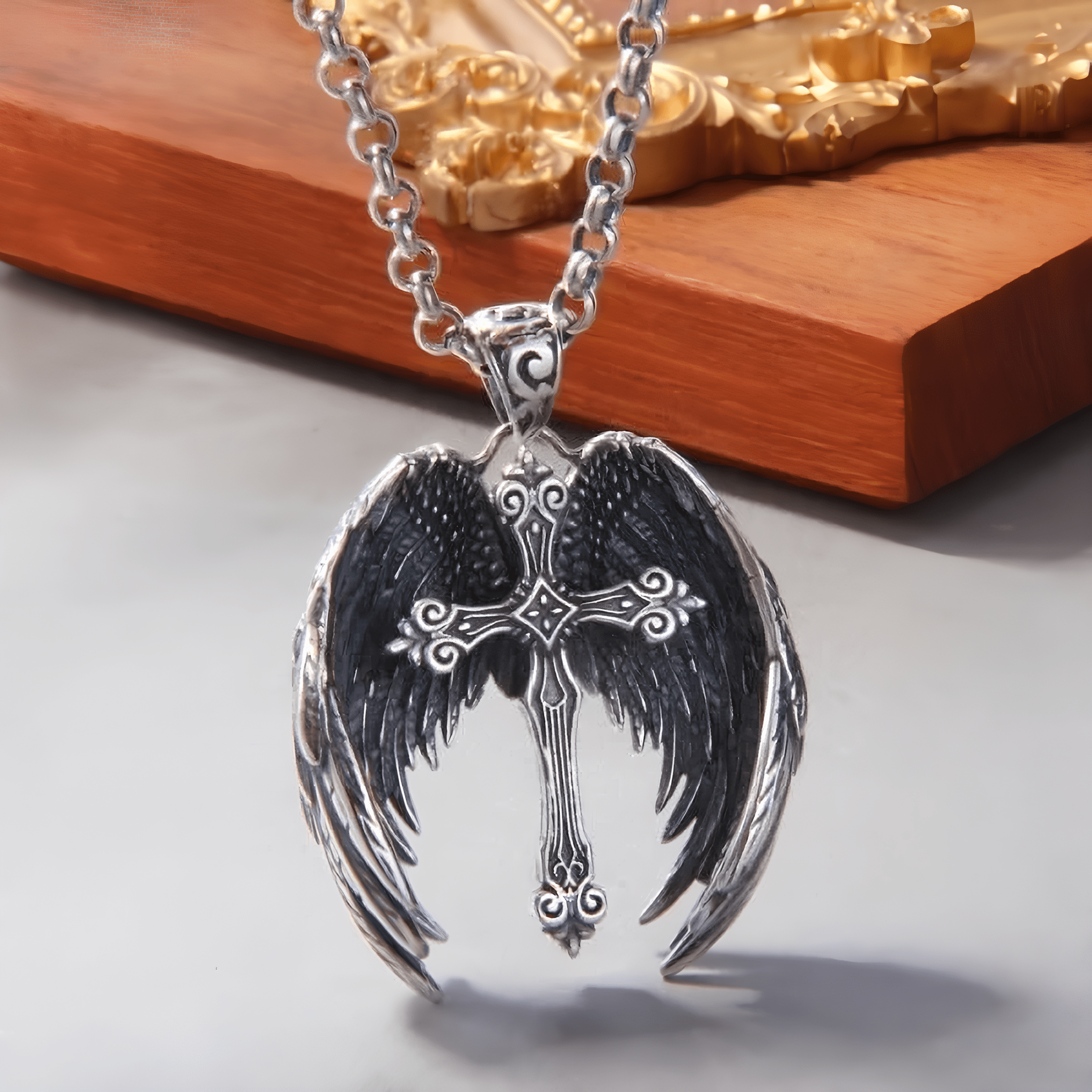 Collar con Dije de Cruz con Alas del Ángel de la Guarda: Joyería de Protección Espiritual