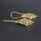 Aretes Colgantes del Sagrado Corazón Estilo Vintage: Joyería de Fe y Devoción VIP