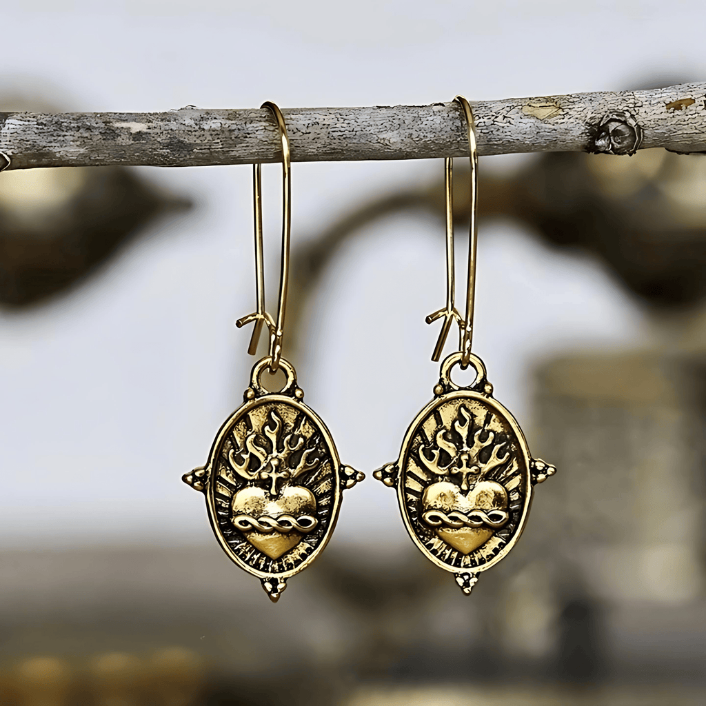 Aretes Colgantes del Sagrado Corazón Estilo Vintage: Joyería de Fe y Devoción