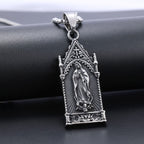 Collar de Plata Antigua de la Virgen María en Marco de Catedral Gótica