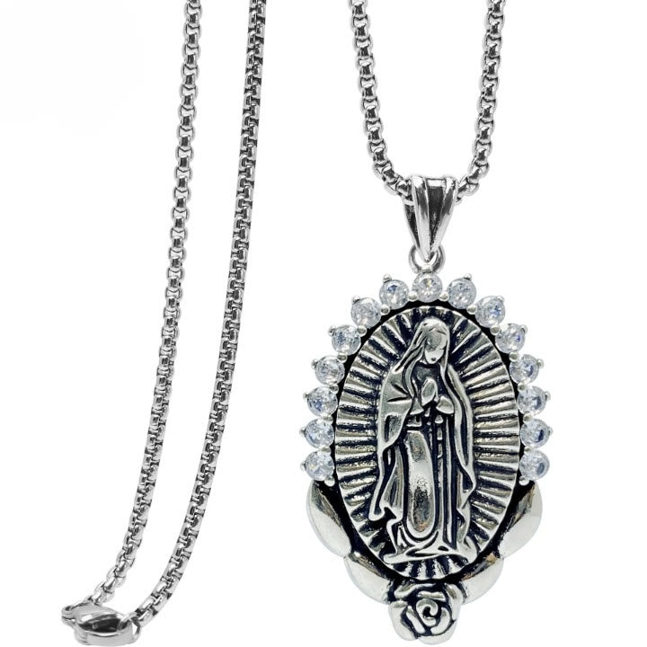 Collar con Dije de la Virgen: Halo Sagrado y Símbolo de Rosa