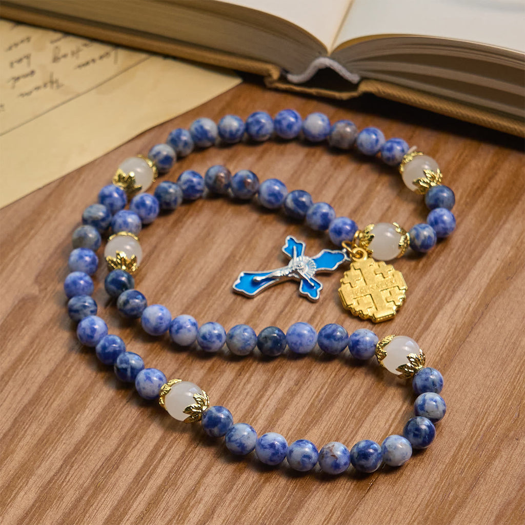 Pulsera Rosario Elástica Artesanal de Piedra Azul de 4 mm con Crucifijo y Cruz de Jerusalén