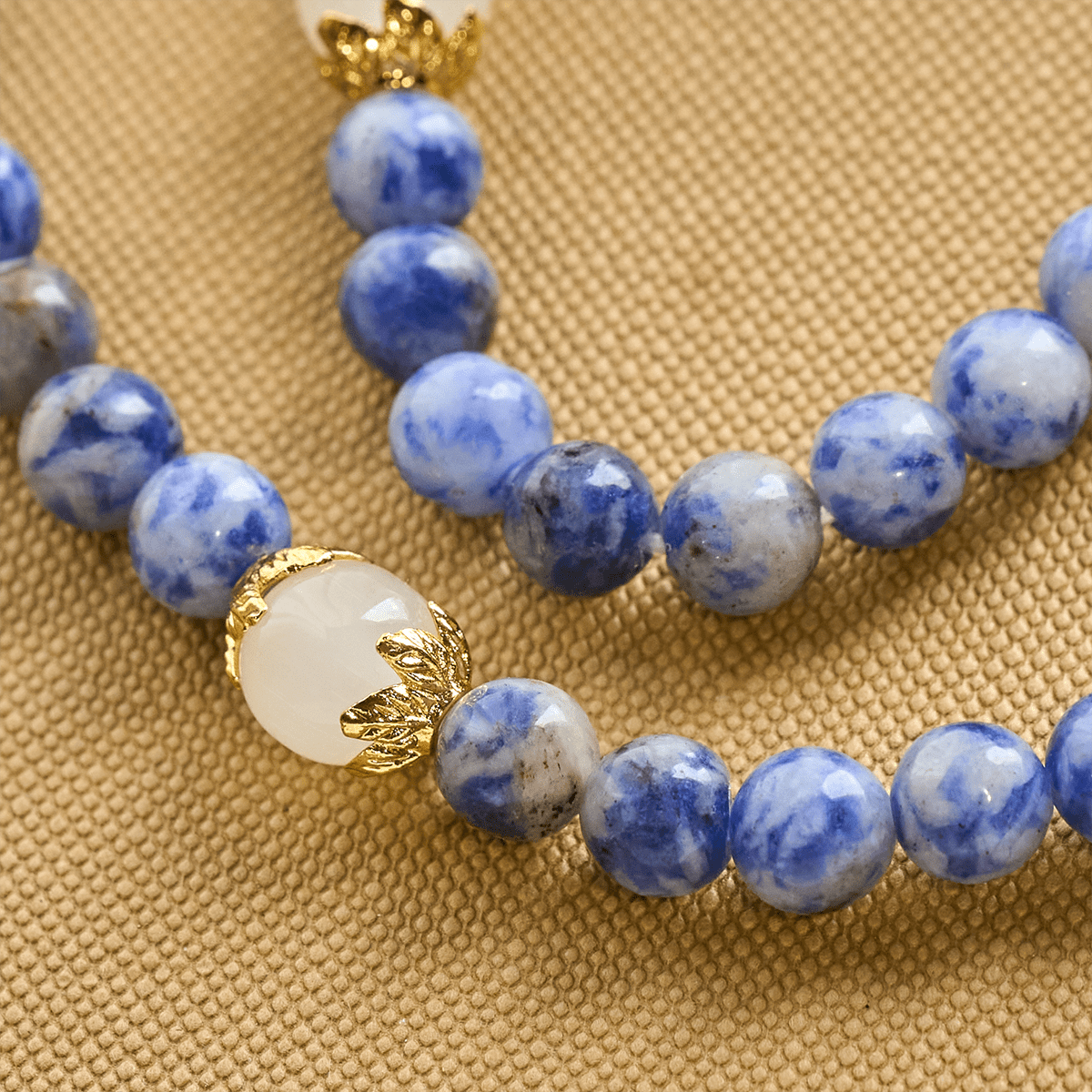 Pulsera Rosario Elástica Artesanal de Piedra Azul de 4 mm con Crucifijo y Cruz de Jerusalén