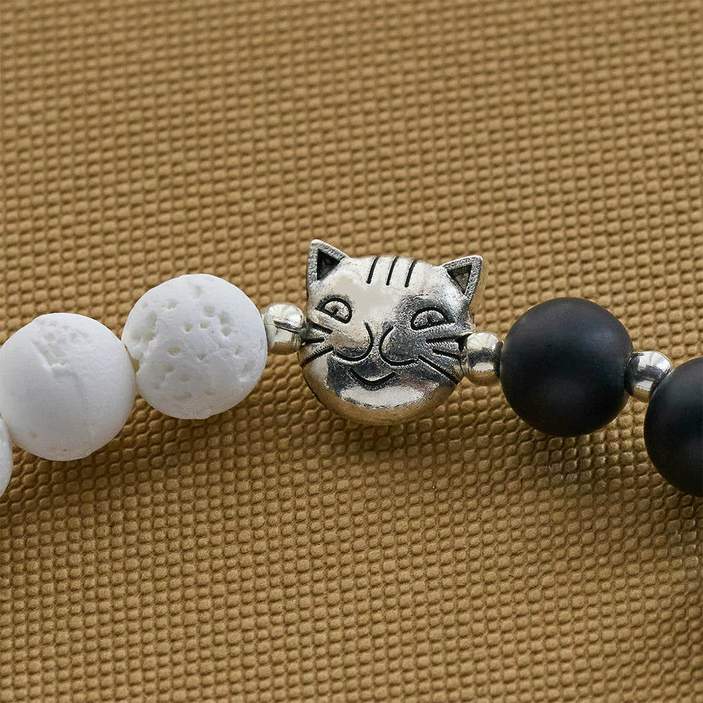 Pulsera Animal de Bendición de Piedra de Lava Negra y Blanca Mate con Gata