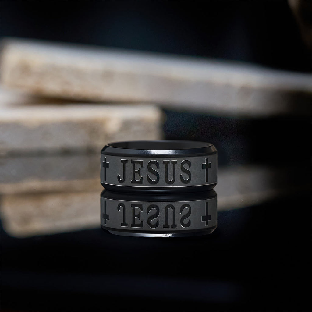 Anillo de Acero de Titanio con Grabado Láser "JESÚS"