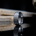 Anillo de Acero de Titanio con Grabado Láser "JESÚS"