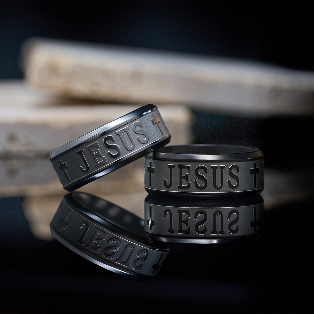 Anillo de Acero de Titanio con Grabado Láser "JESÚS"