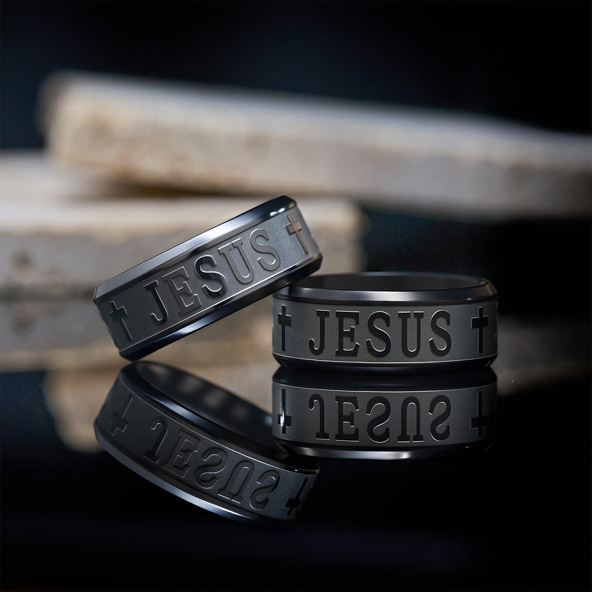 Anillo de Acero de Titanio con Grabado Láser "JESÚS"