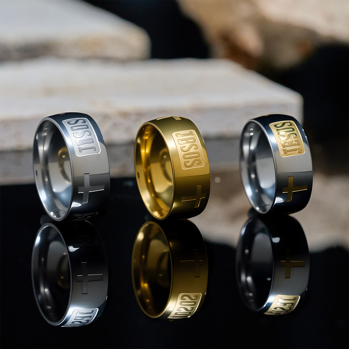 Anillo Bendecido con Símbolo JESÚS y Cruz Dorado en Dos Tonos