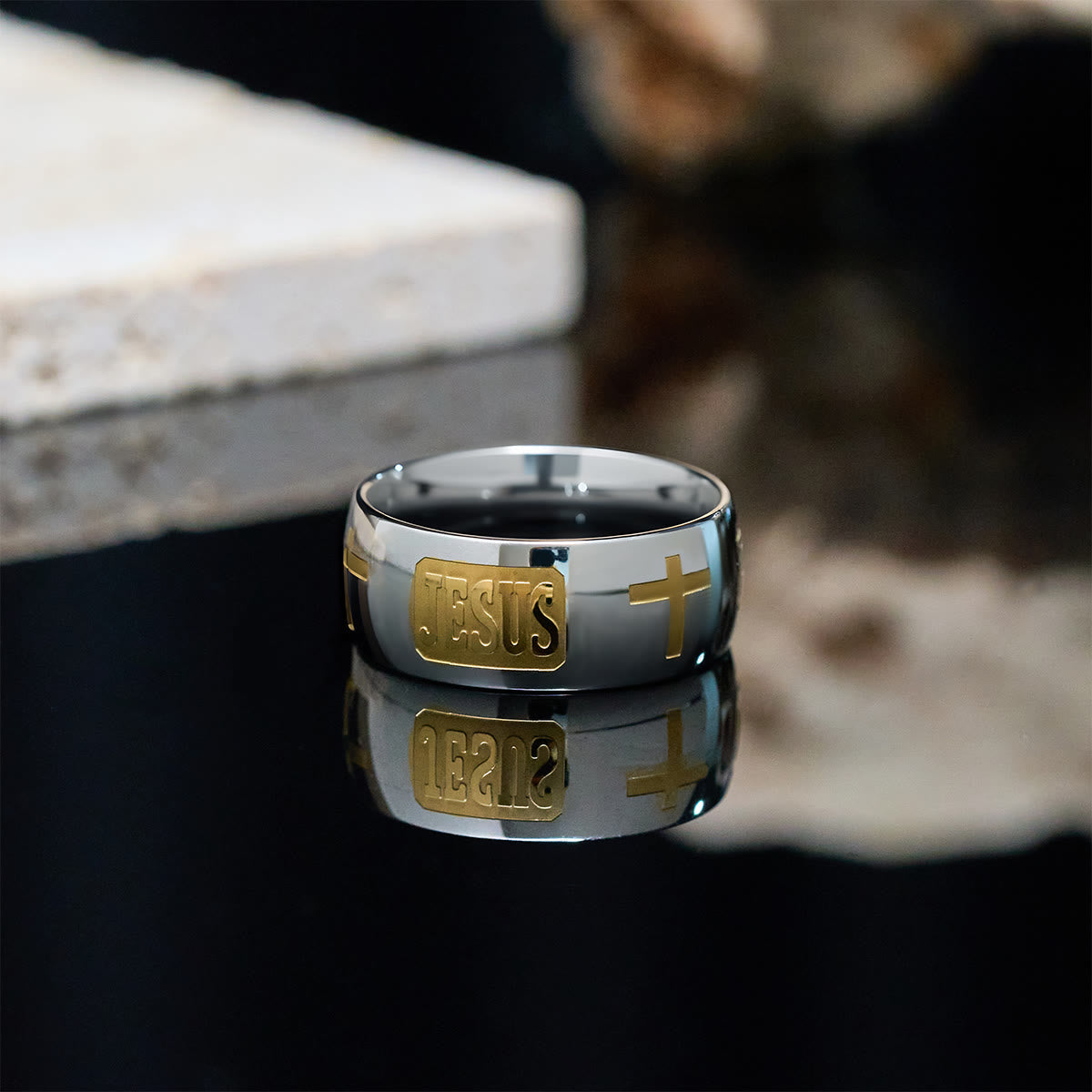 Anillo Bendecido con Símbolo JESÚS y Cruz Dorado en Dos Tonos