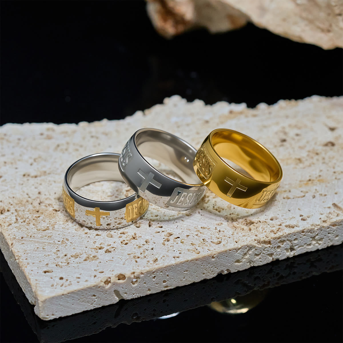 Anillo Bendecido con Símbolo JESÚS y Cruz Dorado en Dos Tonos