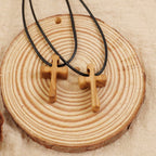 Collar con Dije de Cruz de Madera: Joyería de Fe Cristiana