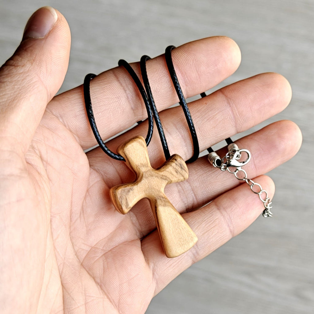 Collar con Dije de Cruz de Madera: Joyería de Fe Cristiana