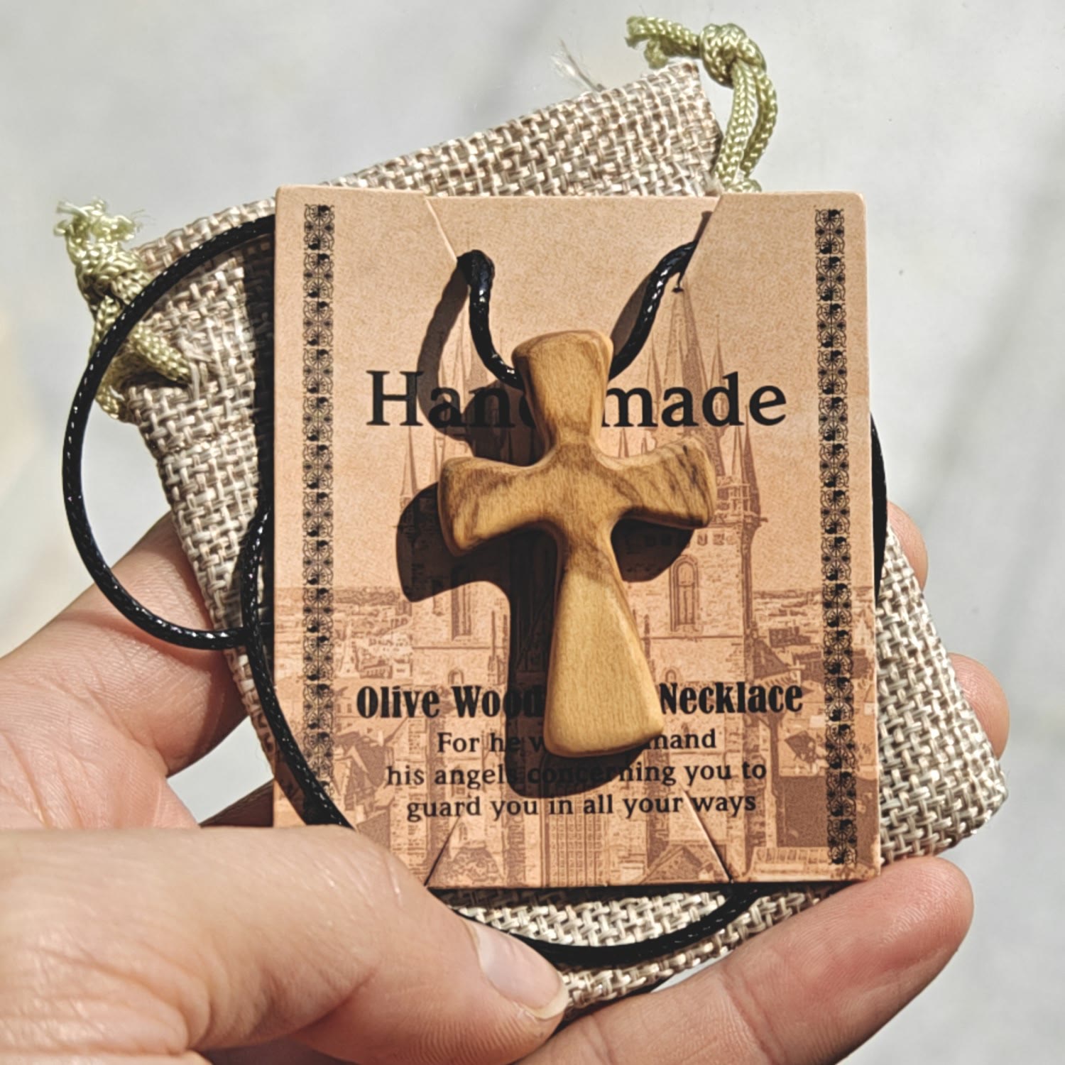 Collar con Dije de Cruz de Madera: Joyería de Fe Cristiana